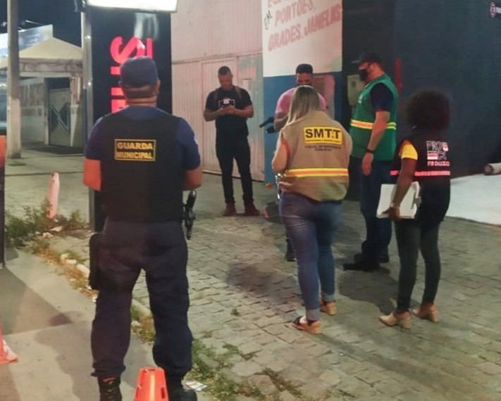 Toque de Recolher a partir das 21h e shopping center com horário ampliado