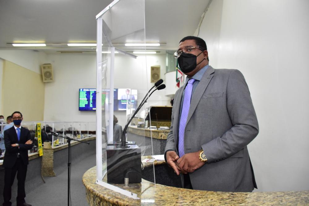 Governista chama secretário de 