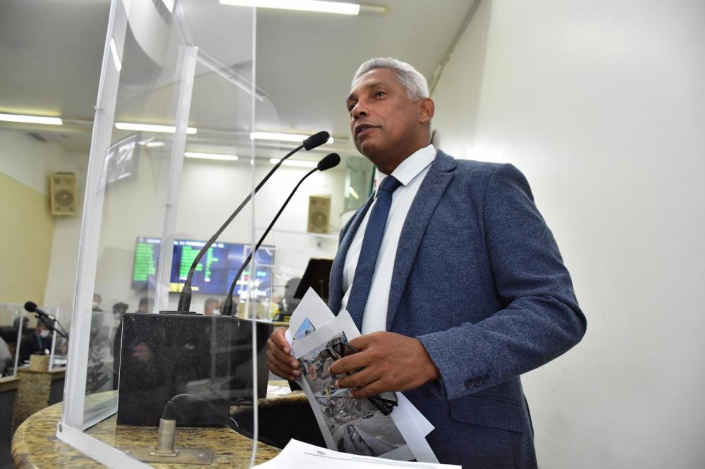 Após questionamento de vereador, Colbert retira pedido de urgência em 