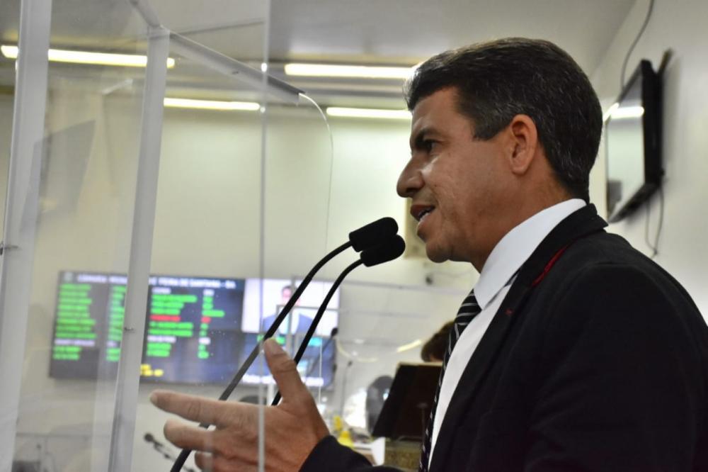 Petrônio critica burocratização na liberação de alvarás pela Vigilância Sanitária