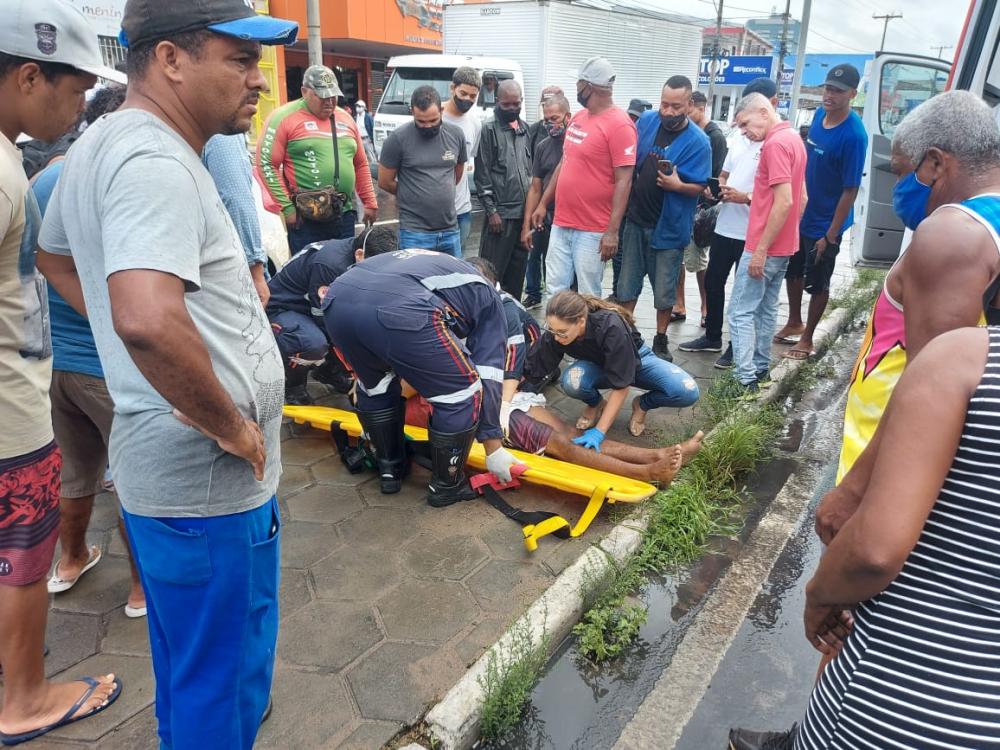 Homem é Alvejado Com Vários Tiros Na Av João Durval Enquanto