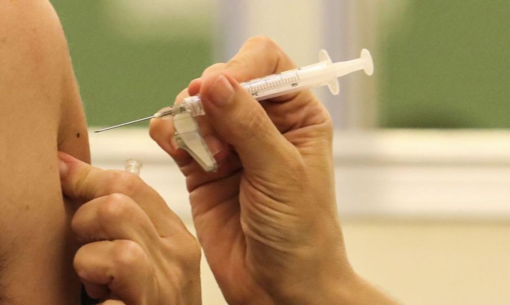 Portadores do HIV/aids podem ser vacinados contra a Covid