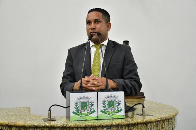 Vereador Ron do Povo cobra soluções para o residencial Alto do Rosário 