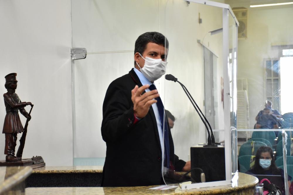 Petrônio diz que religião ou raça não deve influenciar vereador em esforço pelo cidadão