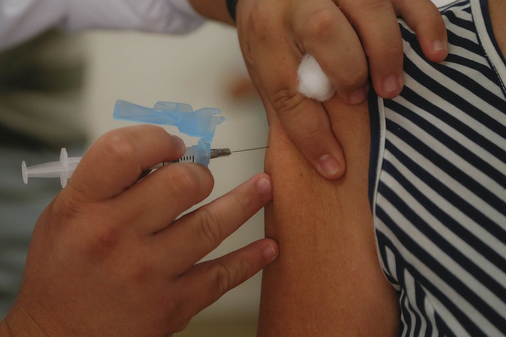 Idosos, a partir de 60 anos continuam com a vacinação em primeira e segunda dose