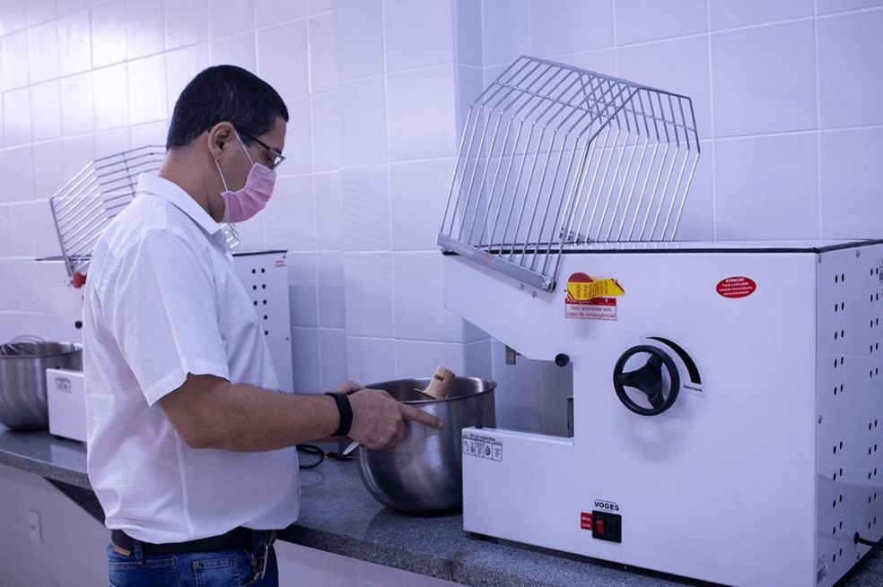 Colbert autoriza aulas práticas nos laboratórios das unidades particulares de ensino