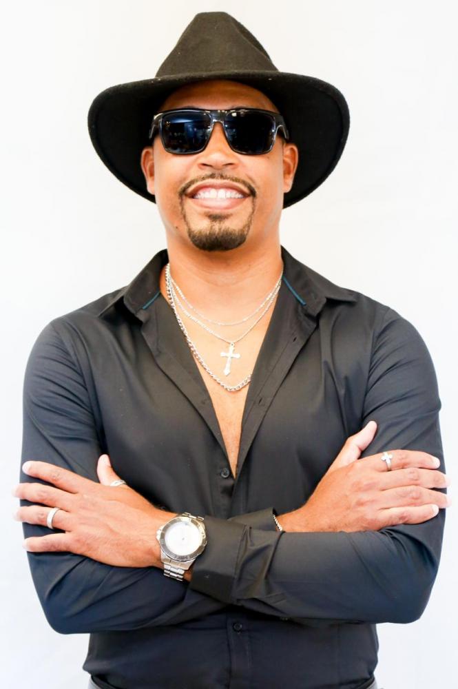 Raffinha Oliver se aproxima da marca de meio milhão de streams no Spotify