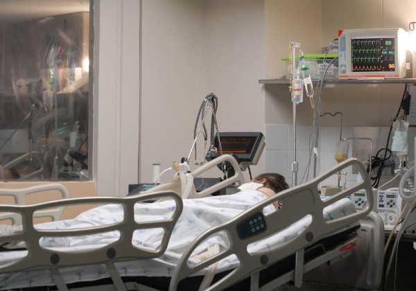 Vírus primitivo pode aumentar mortes por coronavírus em UTIs, diz Fiocruz