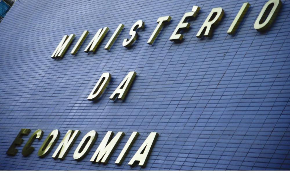 Recadastramento de servidores aposentados é suspenso até 30 de junho