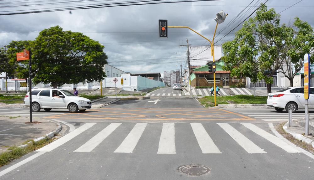 Superintendência de Trânsito abre novo binário na avenida Maria Quitéria