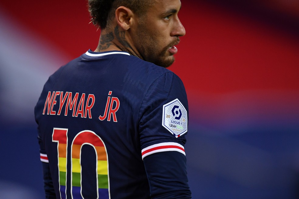 Nike diz que rompeu com Neymar após jogador não colaborar em investigação por assédio sexual
