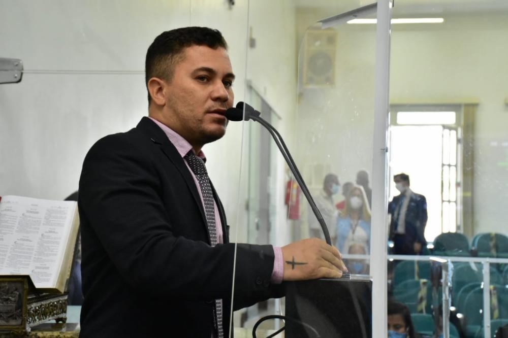 Taxistas, motoristas por aplicativo, mototaxistas e entregadores podem ser reconhecidos como atividade essencial em tempos de pandemia