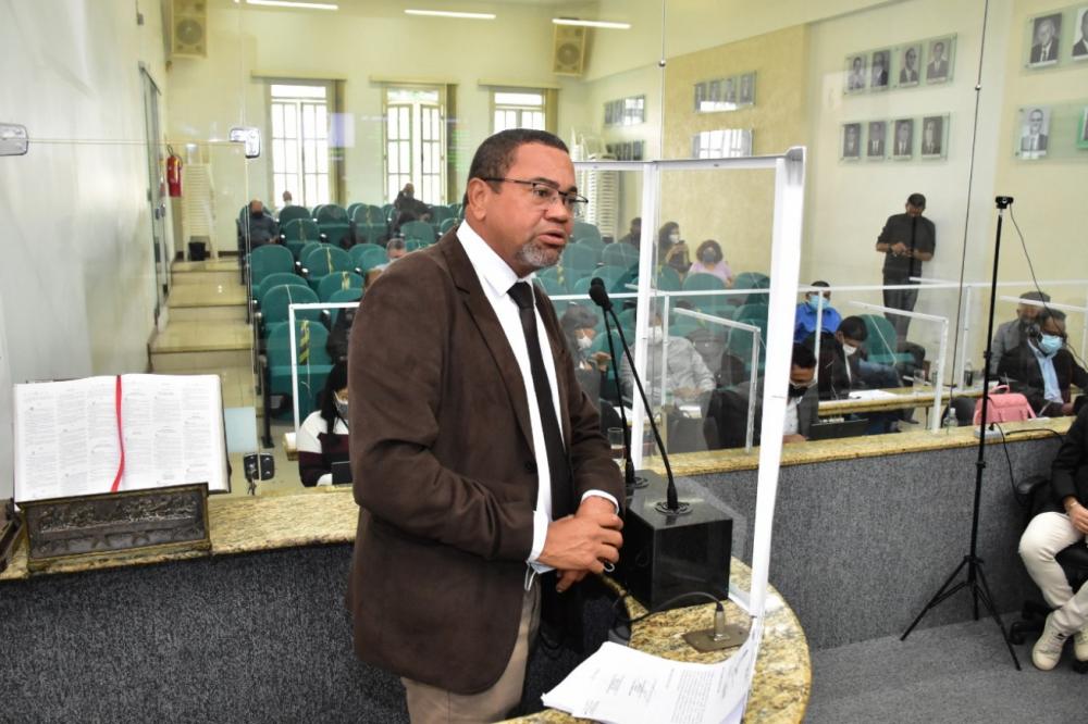 População da Rocinha sofre com esgoto aberto, entulho e pavimentação precária; Conder é responsabilizada