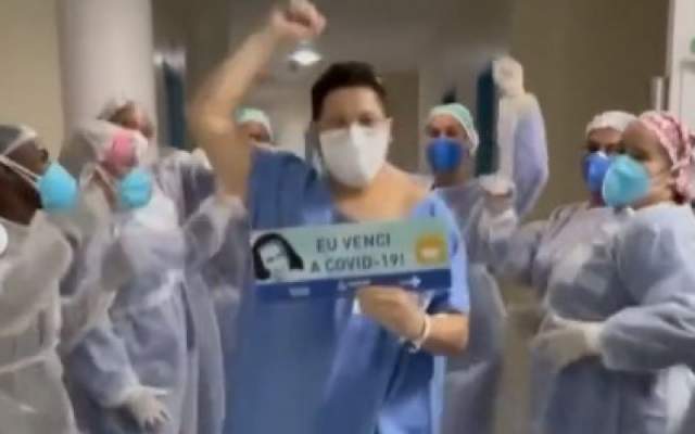 Vocalista da banda Seu Maxixe recebe alta após ficar internado por causa da Covid-19 em Salvador