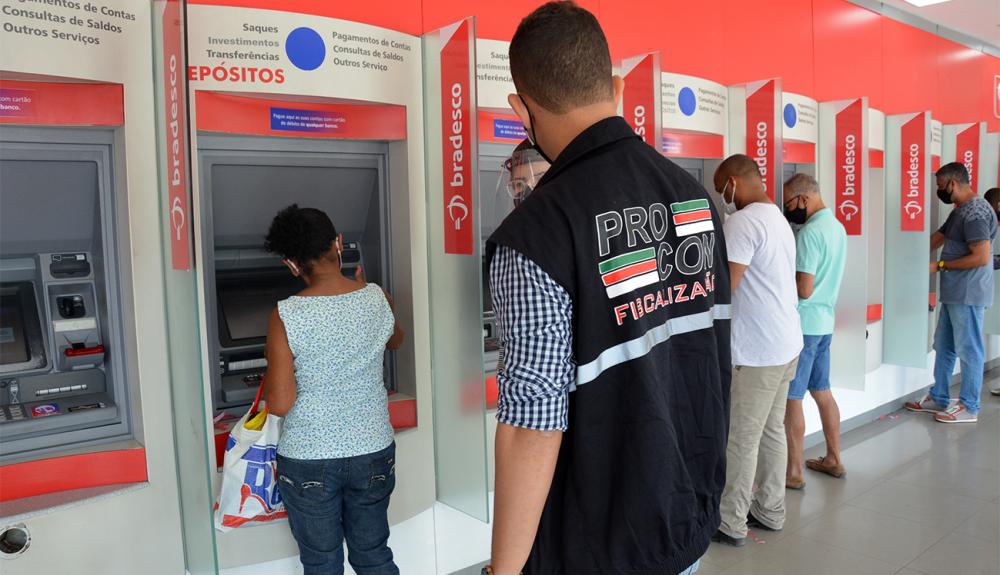 Procon de olho na lei dos 15 minutos e nas medidas de segurança contra a Covid