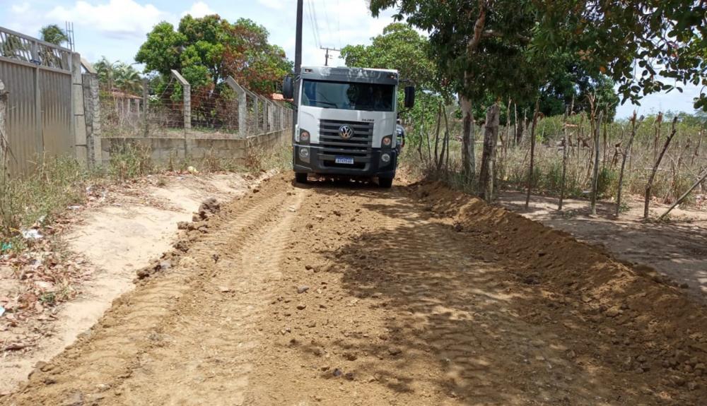 Moradores do distrito de Maria Quitéria realizam vaquinha para cascalhar estrada