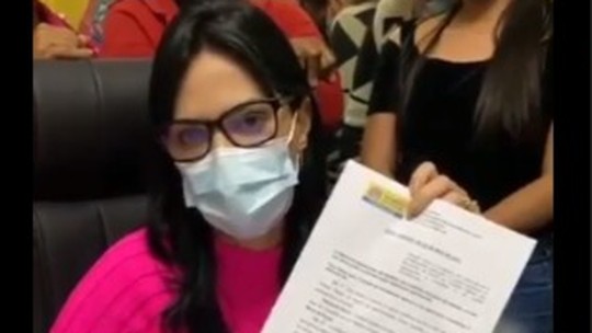  Prefeita sanciona lei que proíbe agressores de mulheres de assumir cargos públicos