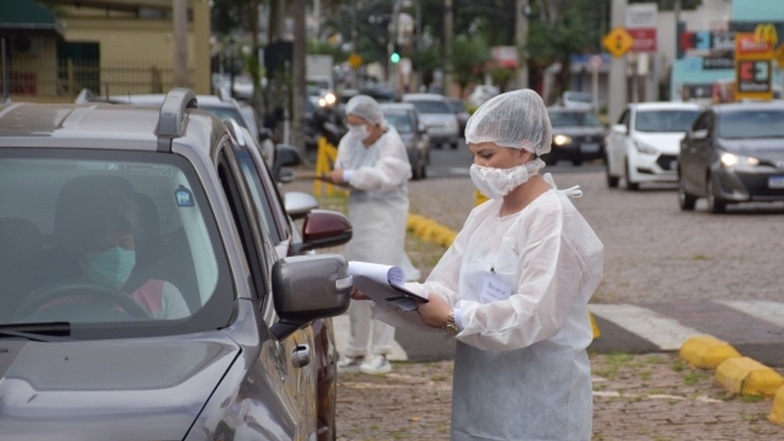 Com vacinação em massa, Botucatu reduz casos de covid-19 em 71%
