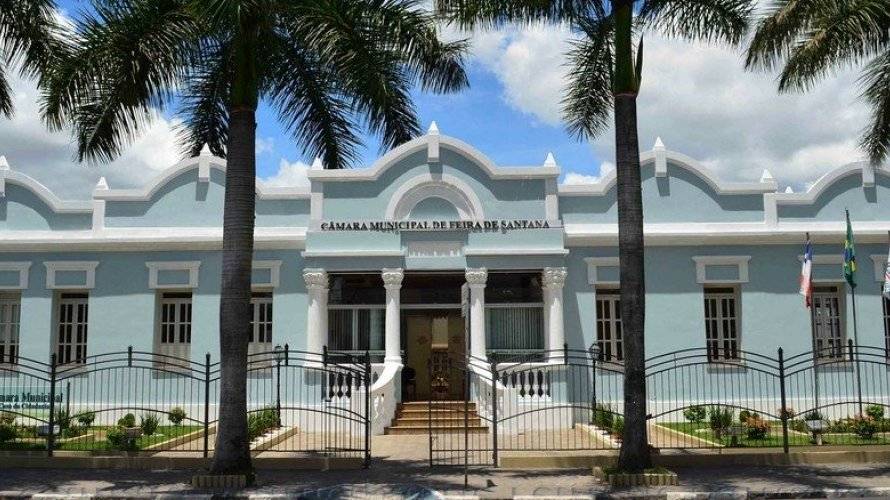 Vereador denuncia servidora da Prefeitura de Feira que ganha super-salário