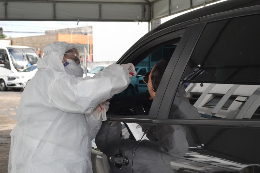 Exame de diagnóstico da Covid em drive thru passa a funcionar em novo endereço