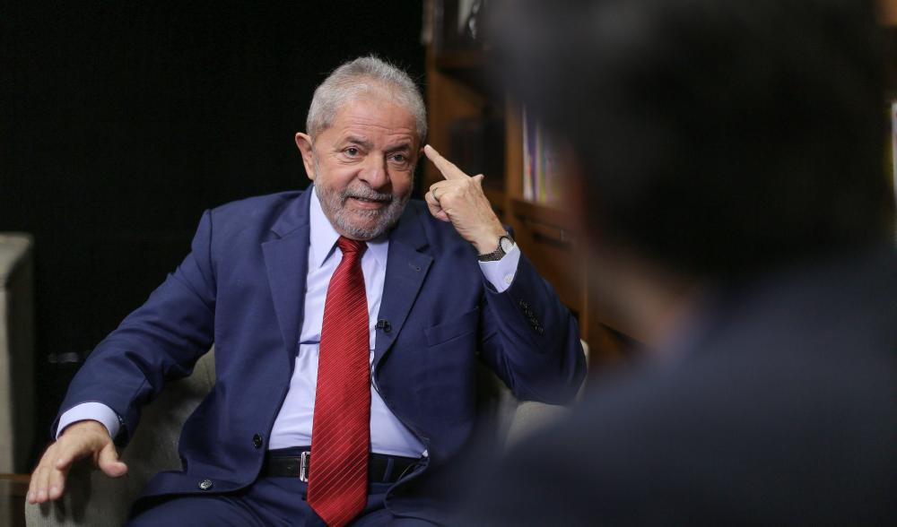 Lula amplia vantagem sobre Bolsonaro e teria 46% dos votos no 1º turno, contra 25% de Bolsonaro, diz Datafolha