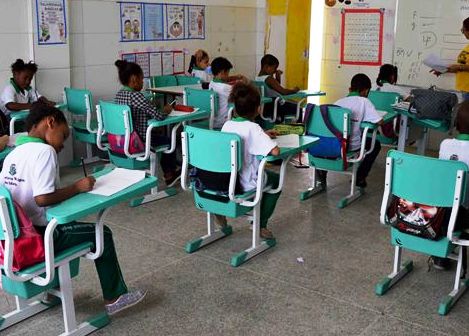 APLB: professores da rede municipal aguardam pelo pagamento integral dos salários