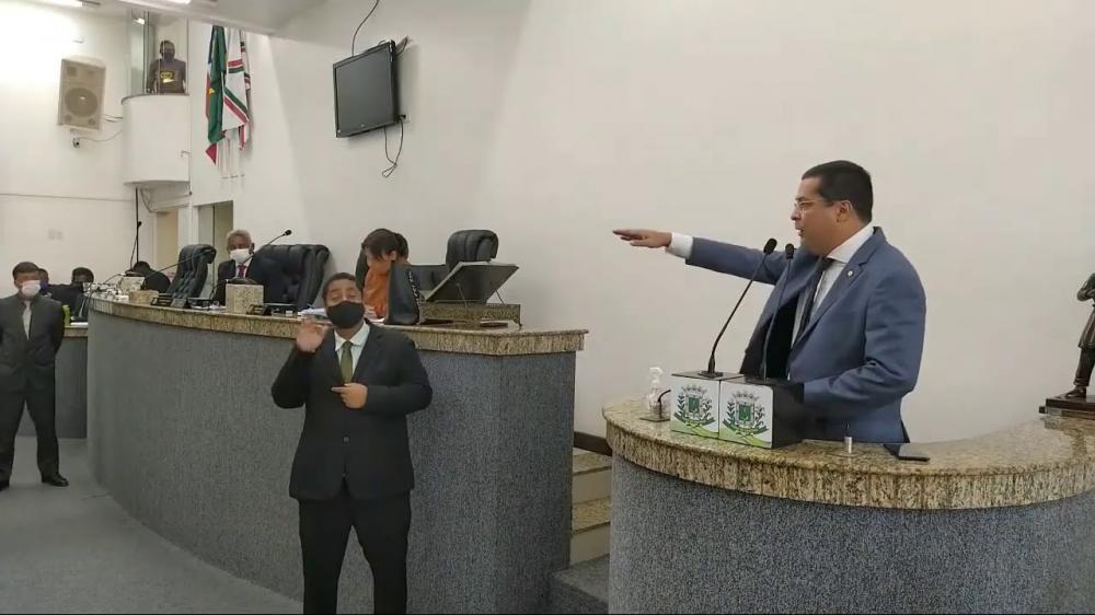 Presidente da Câmara pede que secretário renuncie a pasta na Prefeitura de Feira