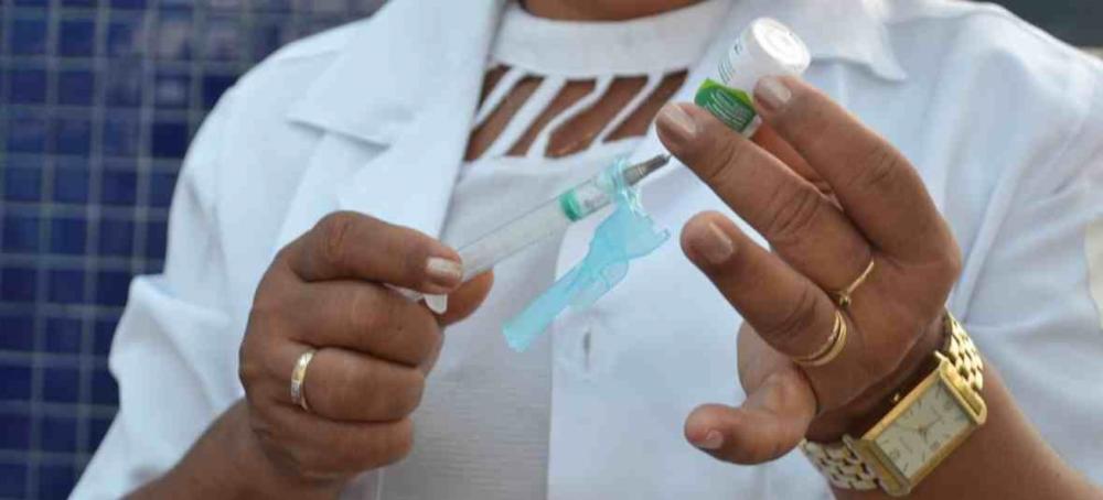 Aplicação da segunda dose contra Covid-19 continua nesta sexta-feira