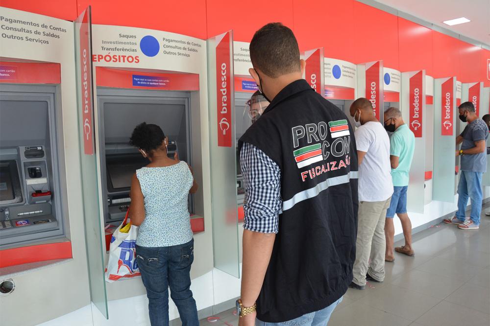 PROCON precisa fiscalizar com mais afinco o funcionamento das agências bancárias em Feira