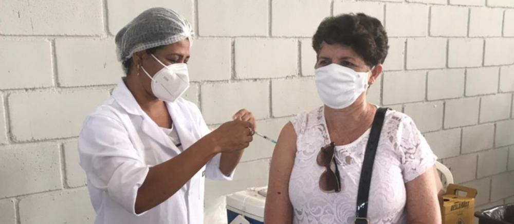 Mais de 100 mil feirenses receberam a segunda dose contra a Covid-19