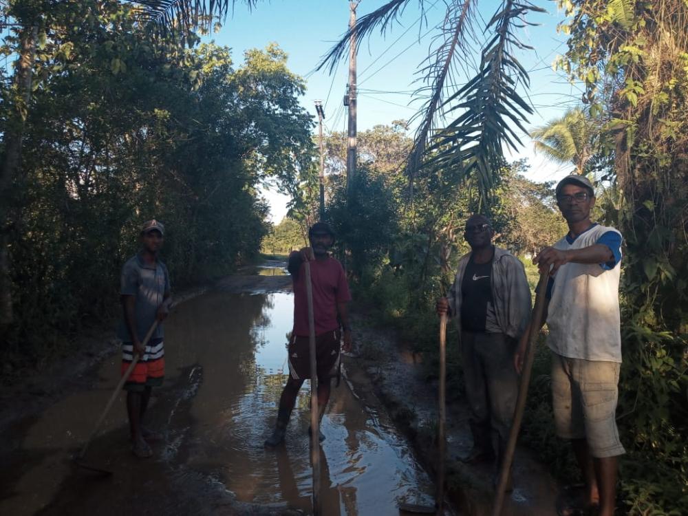 Santo Amaro: moradores reclamam de lamaçal em rua no Ponto do Carvão