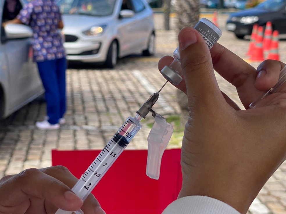 Vacinação para pessoas a partir de 31 anos em Feira de Santana