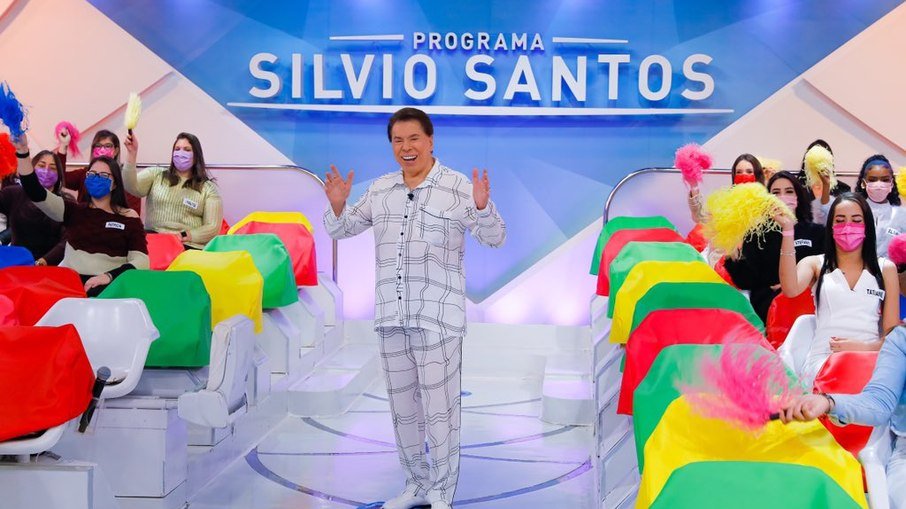 Silvio Santos vai trabalhar de pijama