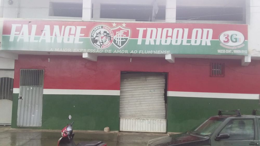 Vândalos destroem carro e arrombam sede da Falange no jogo Bahia e Atlético-MG