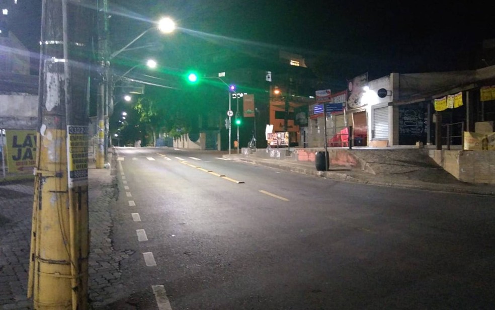 Novo decreto mantém proibição de shows e festas, mas suspende toque de recolher