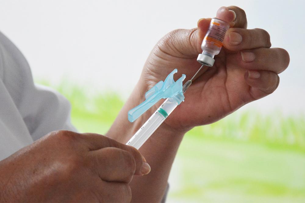 Feira apresenta redução no número de casos e mortes da Covid no início do mês