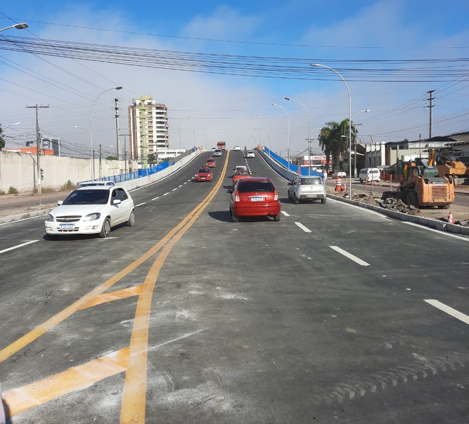 Viaduto entre as avenidas Getúlio Vargas e Noide Cerqueira é liberado para tráfego