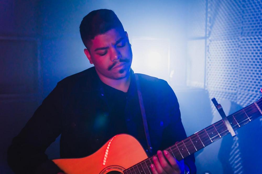 Cantor gospel feirense Brendo Azevedo lança novo EP