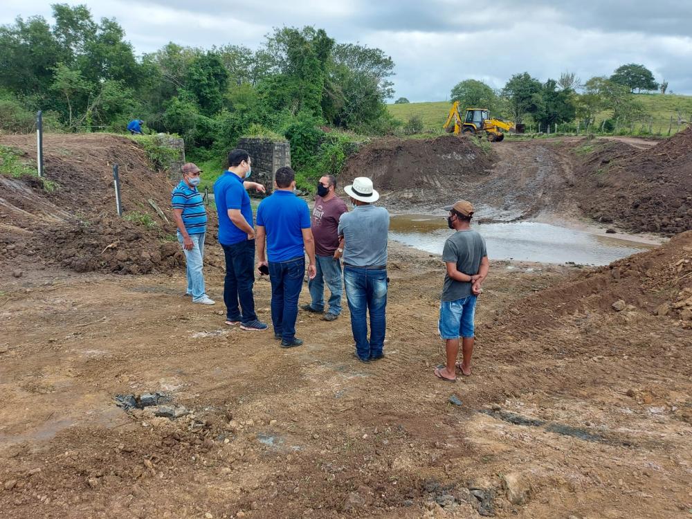 Prefeito acompanha obra de ponte que liga Coração de Maria à Feira de Santana