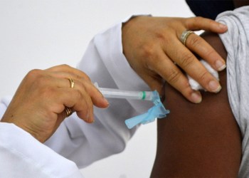 Primeira dose para nascidos em 2000 na zona rural, nos distritos e em 21 USF