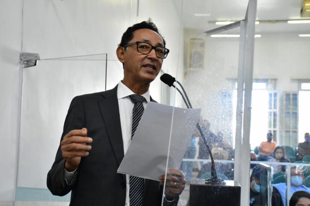 Ruas do Tomba estão abandonadas e intransitáveis, acusa vereador