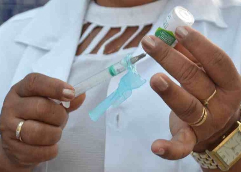 Continua vacinação para maiores de 18 anos nesta terça-feira (24)