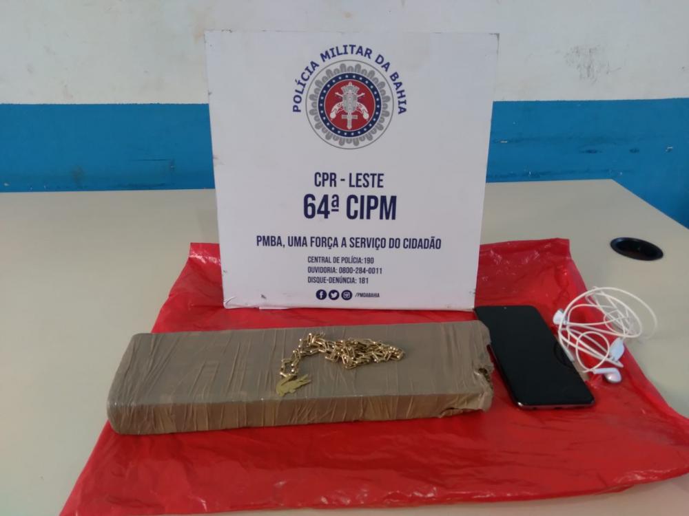 64ª CIPM apreende drogas no bairro Rua Nova, em Feira de Santana
