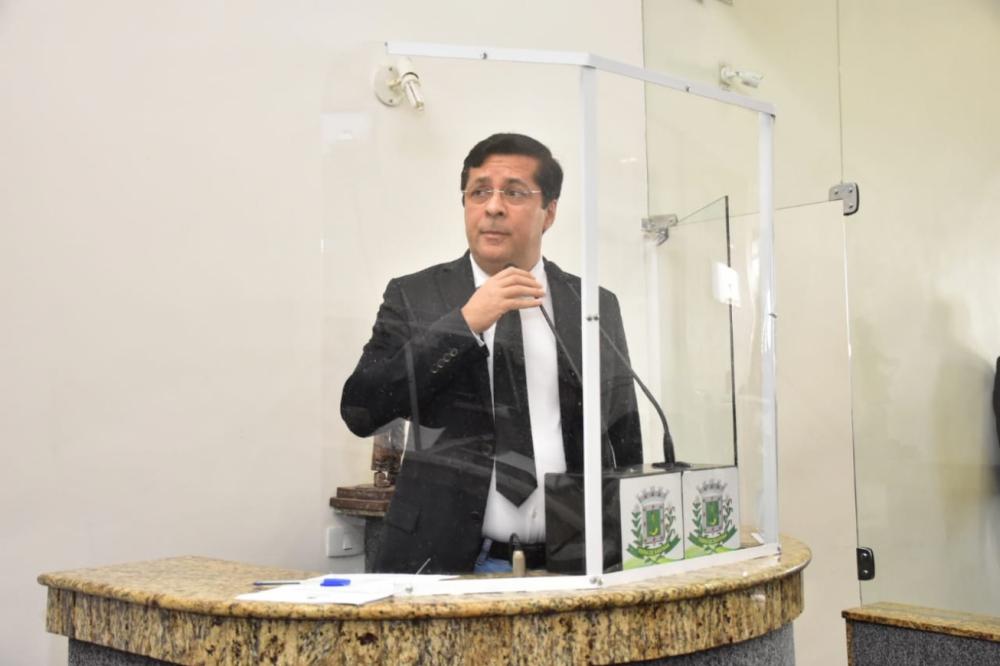 Presidente da Câmara estuda reajuste gradual de 50% nos salários dos servidores efetivos