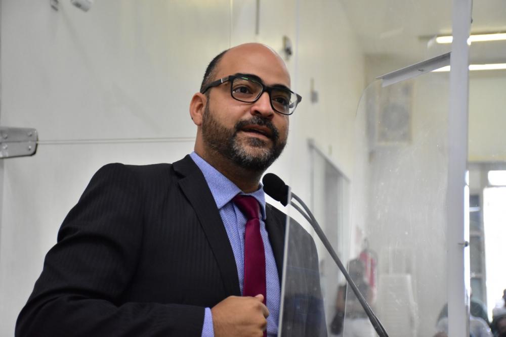 Vereador Pedro Américo apresenta emenda a projeto vetando a distribuição de gratificações na Câmara Municipal