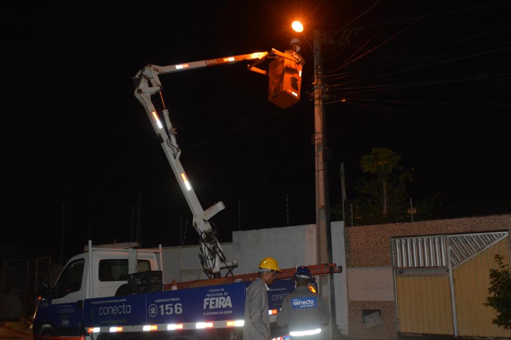 Luminárias em LED marcam nova fase na iluminação pública, em Feira