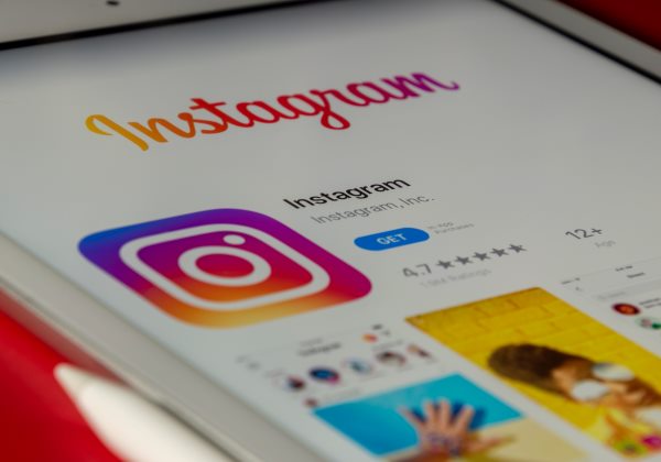 Fim do ‘arrasta para cima’: saiba o que vai substituir a ferramenta no Instagram