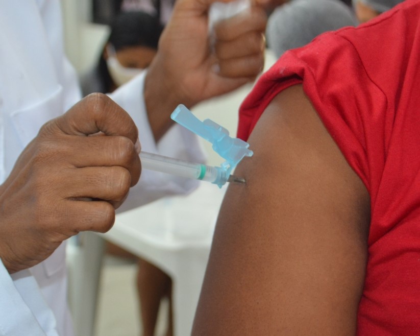 Segunda dose contra Covid-19 será aplicada nas UBS nesta quarta (1)