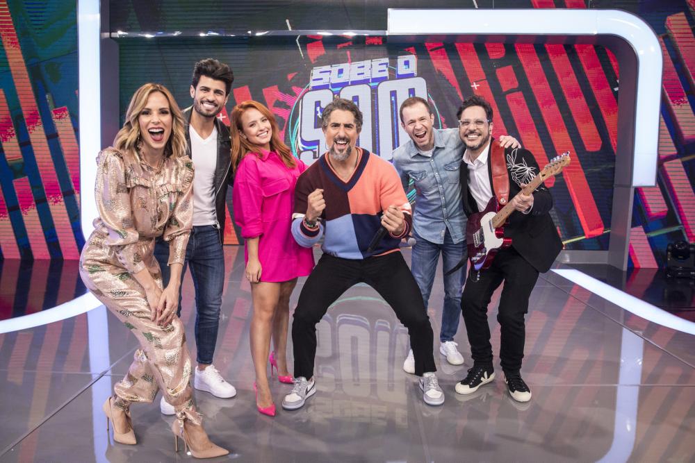 Tiago Leifert, Ana Furtado, Larissa Manoela, Juliana Paes e Paulo Vieira participam da estreia do ‘Caldeirão’