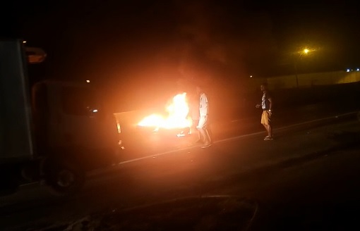 Caminhoneiros encerram paralisação iniciada na noite de ontem (8), em Feira